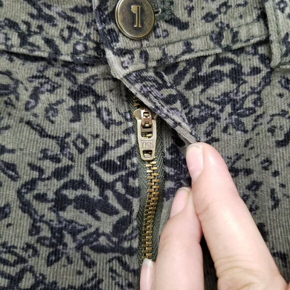 Pilcro Jeans Womens 28 Serif Olive Green Camo Print Corduroy Skinny Stretch - Picture 2 of 15
